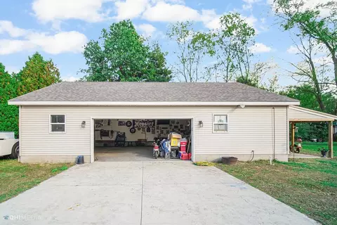 1902 E 975, Wheatfield, IN 46392 photo 3