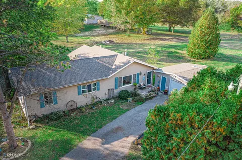 1902 E 975, Wheatfield, IN 46392 photo 2