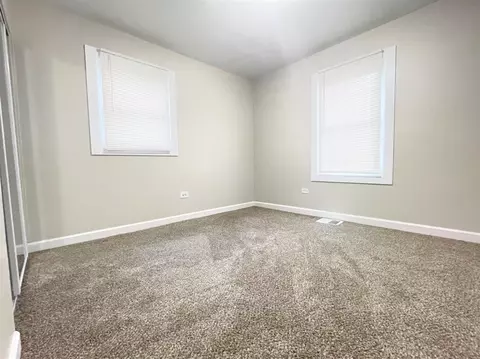 323 N Wiggs St, Griffith, IN 46319 photo 5