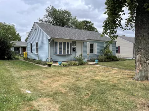 323 N Wiggs St, Griffith, IN 46319 photo 2