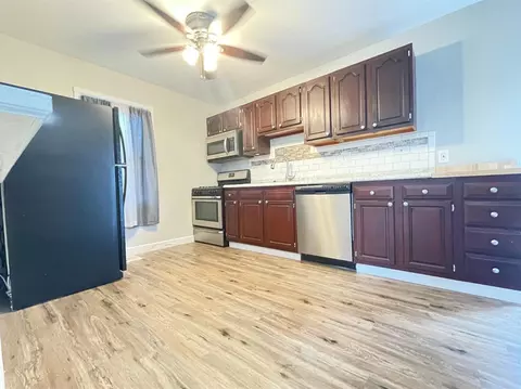 323 N Wiggs St, Griffith, IN 46319 photo 4