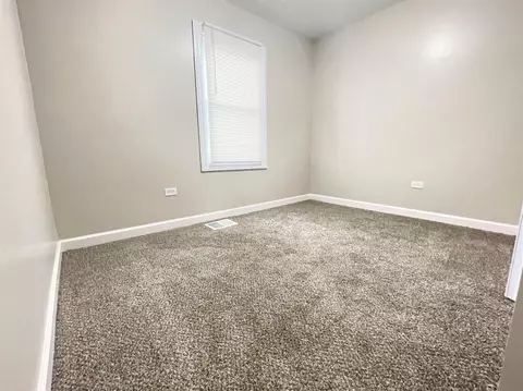 323 N Wiggs St, Griffith, IN 46319 photo 6