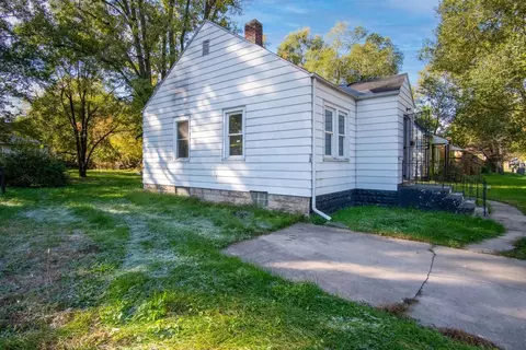 833 E 35th Pl, Gary, IN 46409 photo 3