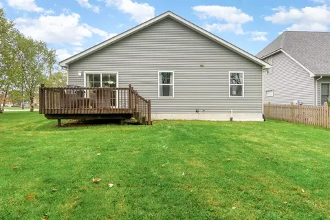 450 Andover Dr, Valparaiso, IN 46385 photo 2