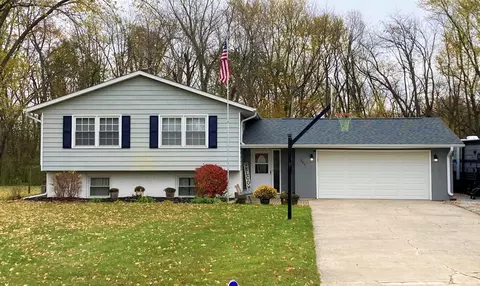 205 Weblos Trl, Valparaiso, IN 46385 photo 1