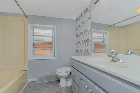 1446 John St, Whiting, IN 46394 photo 15