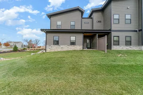 349 Sawgrass Dr, Crown Point, IN 46307 photo 2