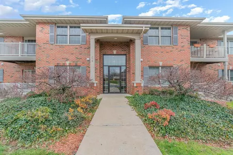 540 Cambridge Ct #1A, Munster, IN 46321 photo 1