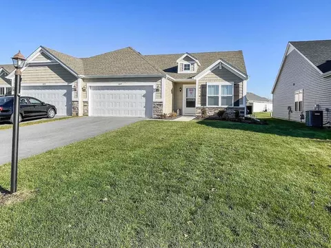 10177 E Kreitzburg St, Dyer, IN 46311 photo 1