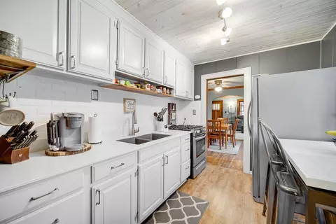 219 N Wiggs St, Griffith, IN 46319 photo 4