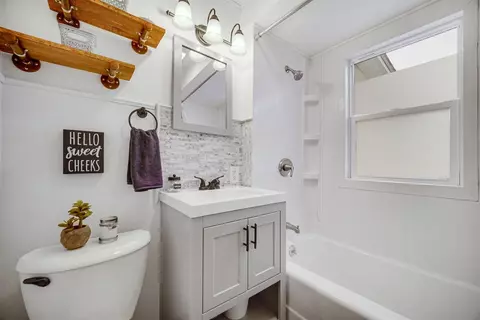 219 N Wiggs St, Griffith, IN 46319 photo 6