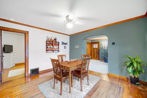 219 N Wiggs St, Griffith, IN 46319 photo 3