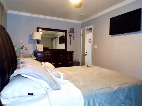 1401 N Dwiggins St, Griffith, IN 46319 photo 13
