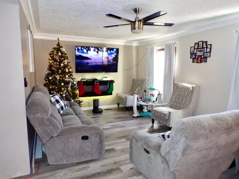 1401 N Dwiggins St, Griffith, IN 46319 photo 5