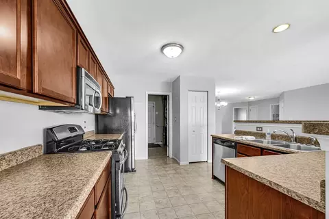 832 Flagstone Dr, Dyer, IN 46311 photo 8