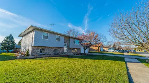 1553 W 99th Pl, Crown Point, IN 46307 photo 2