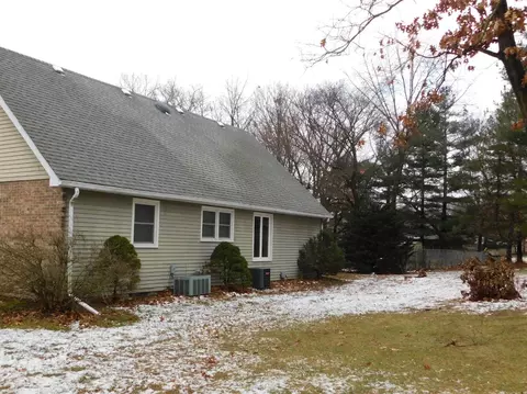 9794 E Rustic Dr, De Motte, IN 46310 photo 6