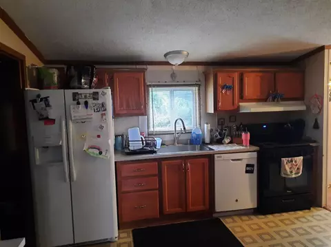 1325 E Coachlight Dr, La Porte, IN 46350 photo 9
