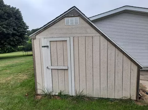 1325 E Coachlight Dr, La Porte, IN 46350 photo 20