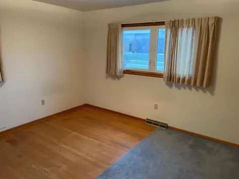 615 N Jay St, Griffith, IN 46319 photo 8