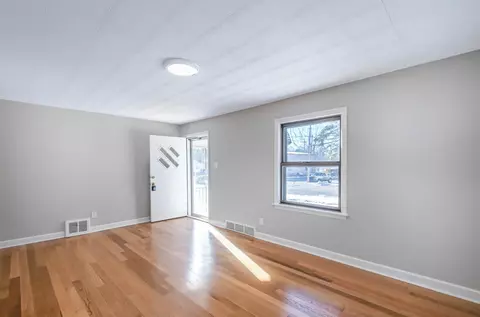 119 N Wiggs St, Griffith, IN 46319 photo 3