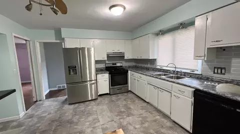 1525 Elm St, Griffith, IN 46319 photo 4