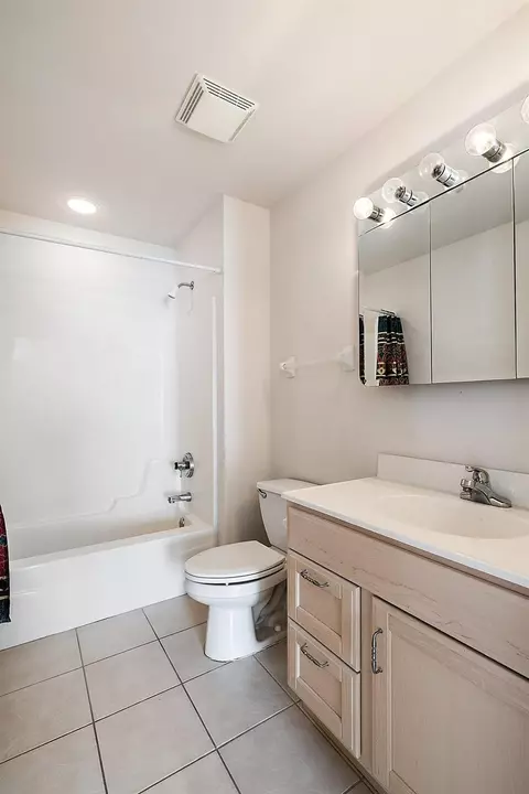 2720 Georgetowne Dr #D1, Highland, IN 46322 photo 19