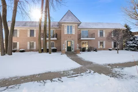 2720 Georgetowne Dr #D1, Highland, IN 46322 photo 1