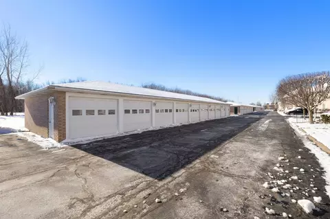2720 Georgetowne Dr #D1, Highland, IN 46322 photo 4