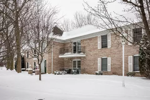 2640 Georgetowne Dr #D2, Highland, IN 46322 photo 2