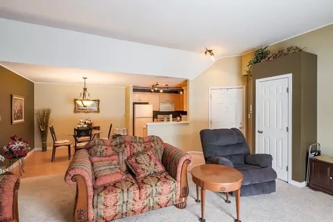 2640 Georgetowne Dr #D2, Highland, IN 46322 photo 4