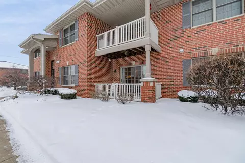 622 Cambridge Ct #1B, Munster, IN 46321 photo 1