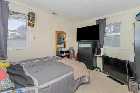 8105 Robertson Pl, Highland, IN 46322 photo 6