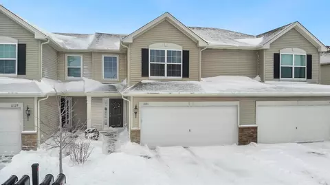 11121 Vermont Cir, Crown Point, IN 46307 photo 2