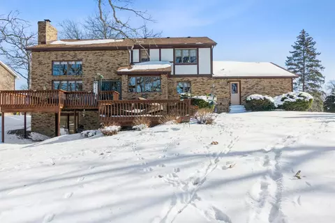 9878 W Oakridge Dr, Saint John, IN 46373 photo 2