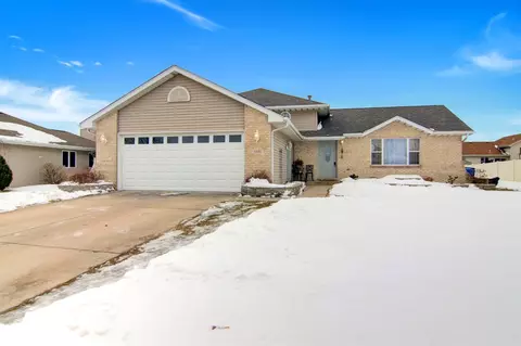 1237 Meadowbrook Dr, Crown Point, IN 46307 photo 1