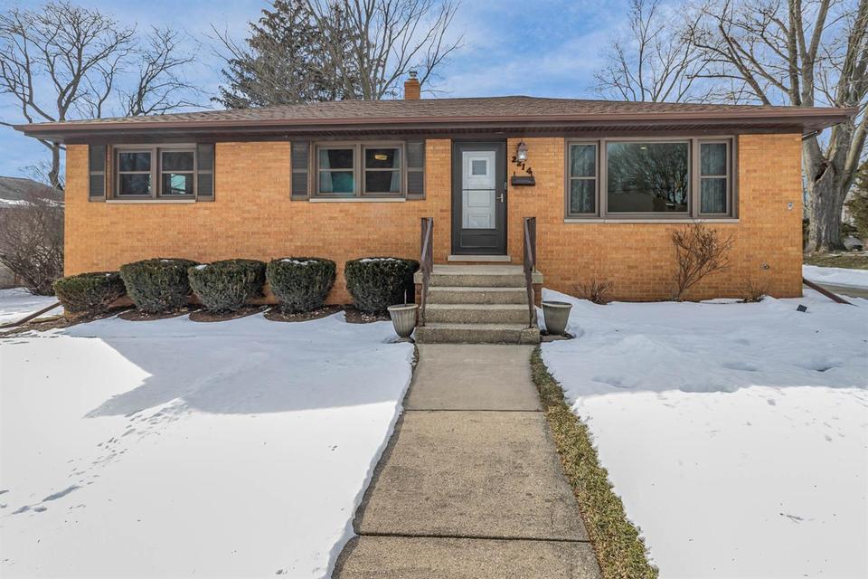 2214 Nondorf St, Dyer, IN 46311 24 Photos MLS 507559 Movoto