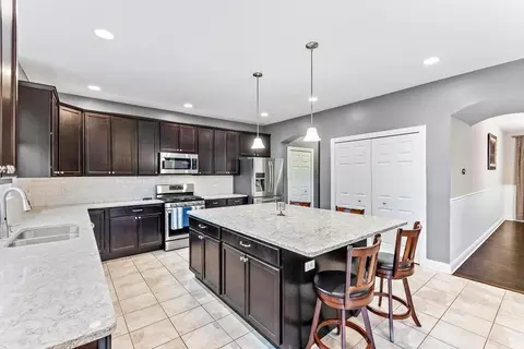 2352 Naples Dr, Valparaiso, IN 46385 photo 7
