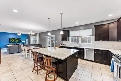 2352 Naples Dr, Valparaiso, IN 46385 photo 6