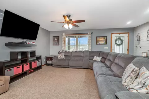 9832 Trinity Ct, De Motte, IN 46310 photo 4