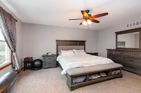 9832 Trinity Ct, De Motte, IN 46310 photo 18