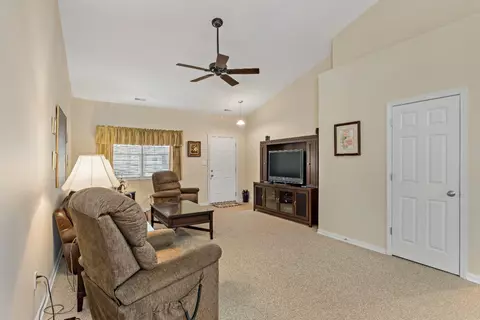 1230 Sawgrass Dr, Griffith, IN 46319 photo 5
