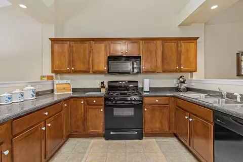 1230 Sawgrass Dr, Griffith, IN 46319 photo 9