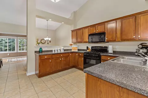 1230 Sawgrass Dr, Griffith, IN 46319 photo 8
