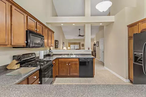 1230 Sawgrass Dr, Griffith, IN 46319 photo 7