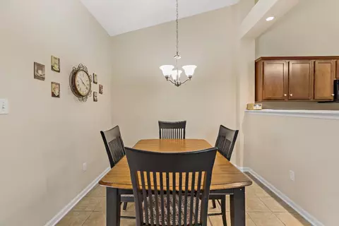 1230 Sawgrass Dr, Griffith, IN 46319 photo 10