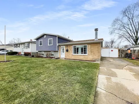 1010 N Wheeler St, Griffith, IN 46319 photo 2