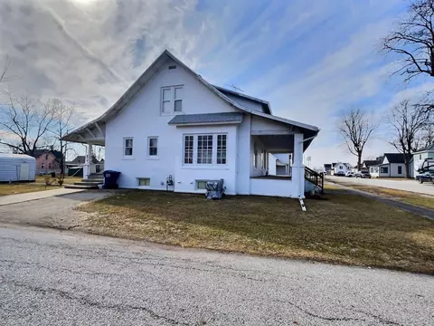 133 E Broadway St, Brook, IN 47922 photo 2