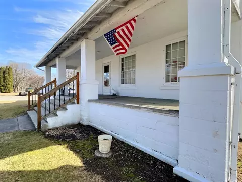 133 E Broadway St, Brook, IN 47922 photo 5