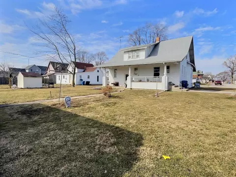 133 E Broadway St, Brook, IN 47922 photo 4